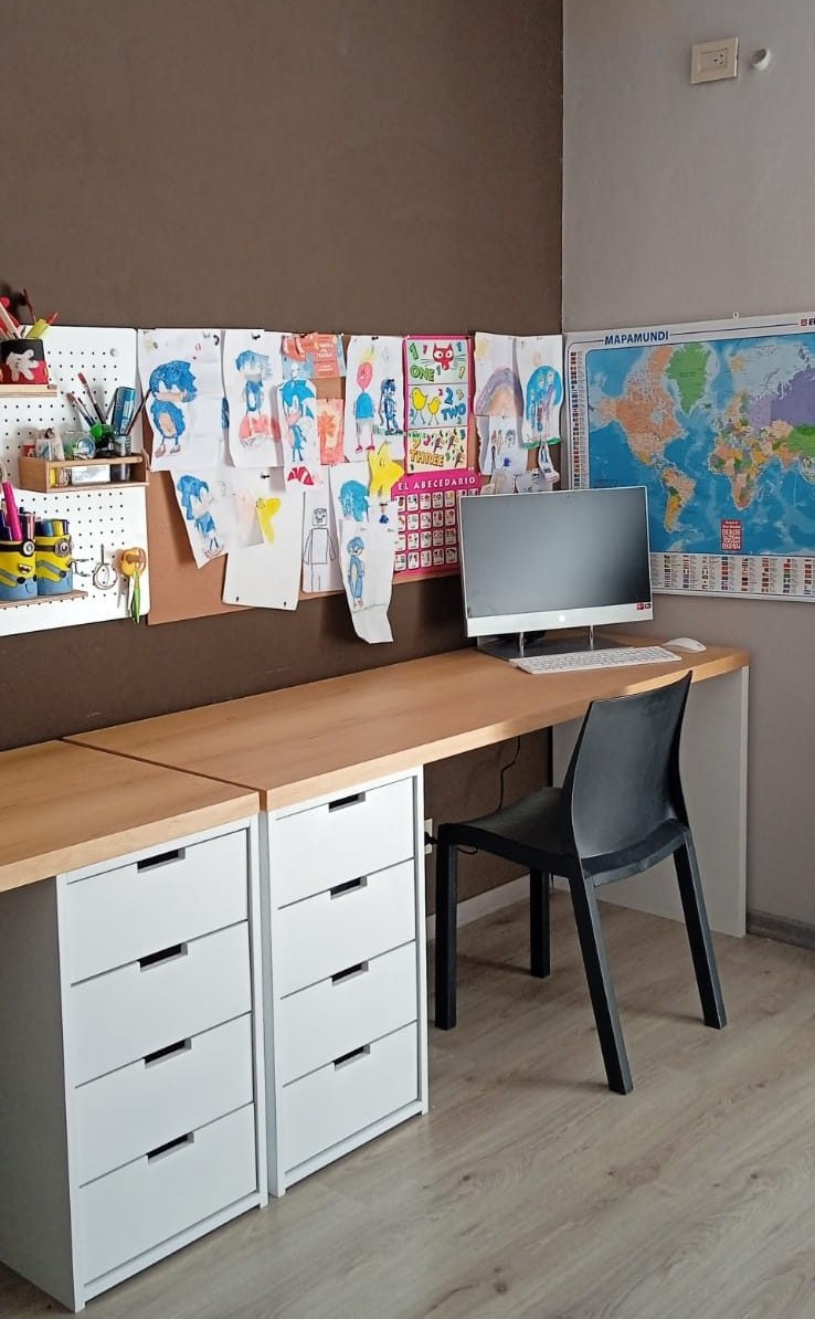 Escritorio 2000 doble en dormitorio